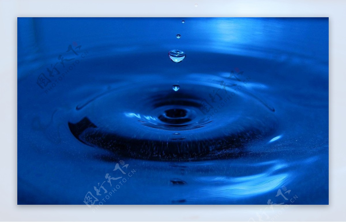 蓝色水滴图片