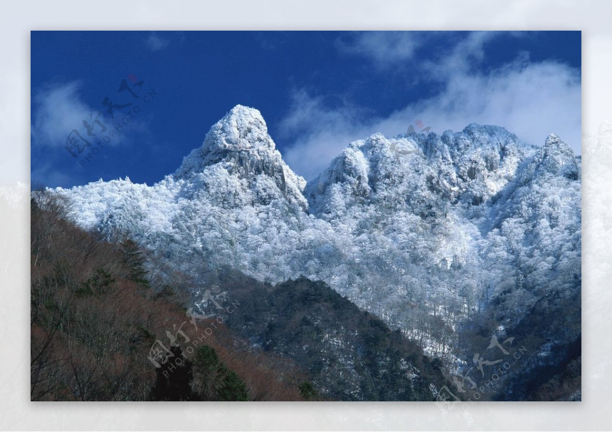 风景雪山背景图片