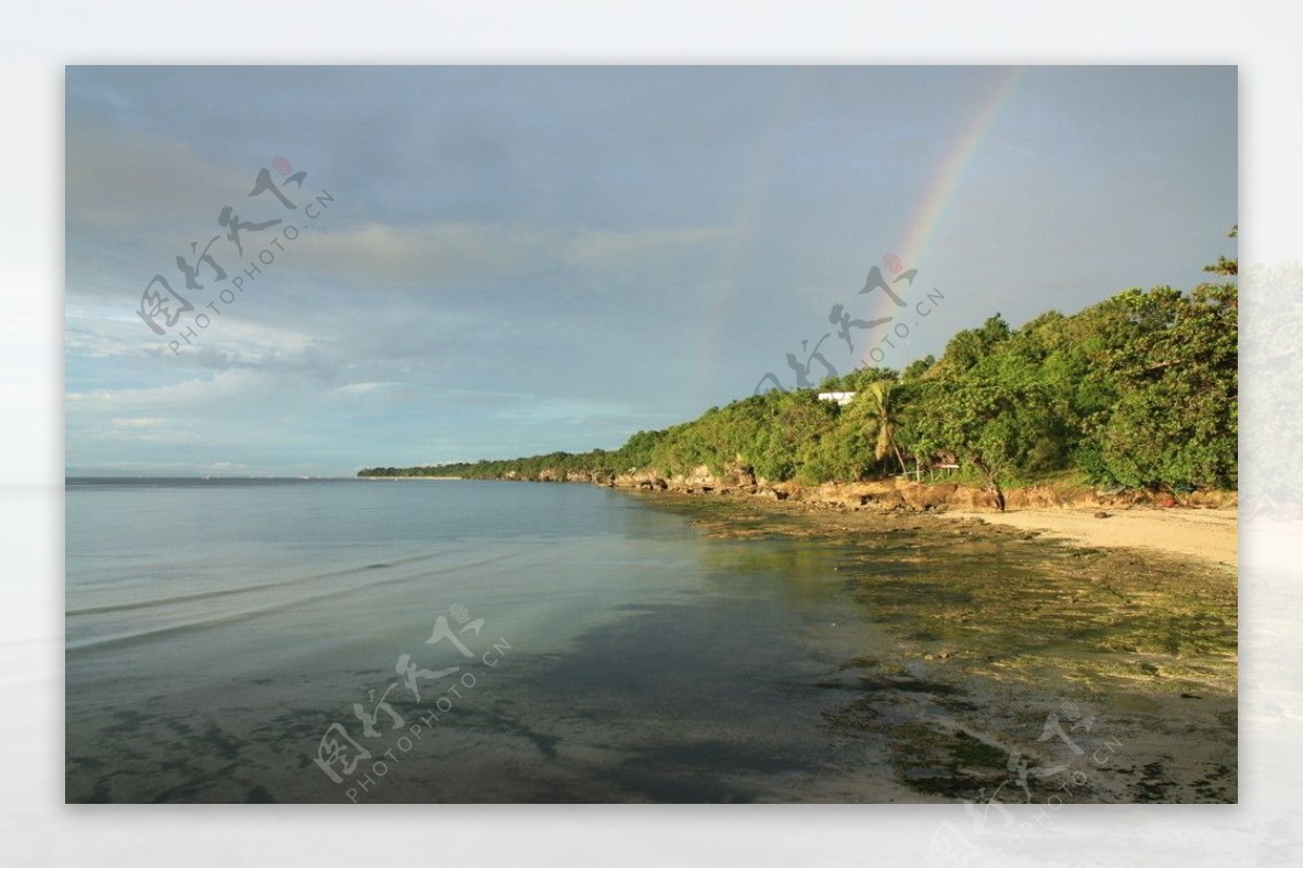 海岸上的双彩虹图片