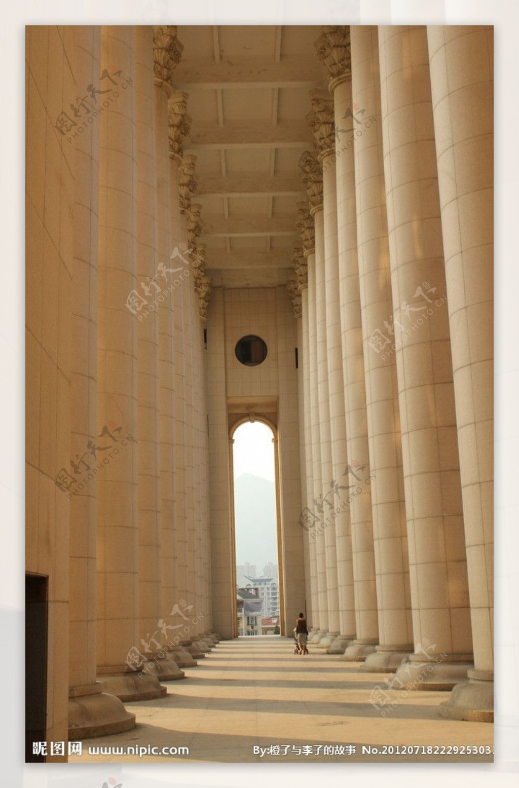 巨型罗马柱图片
