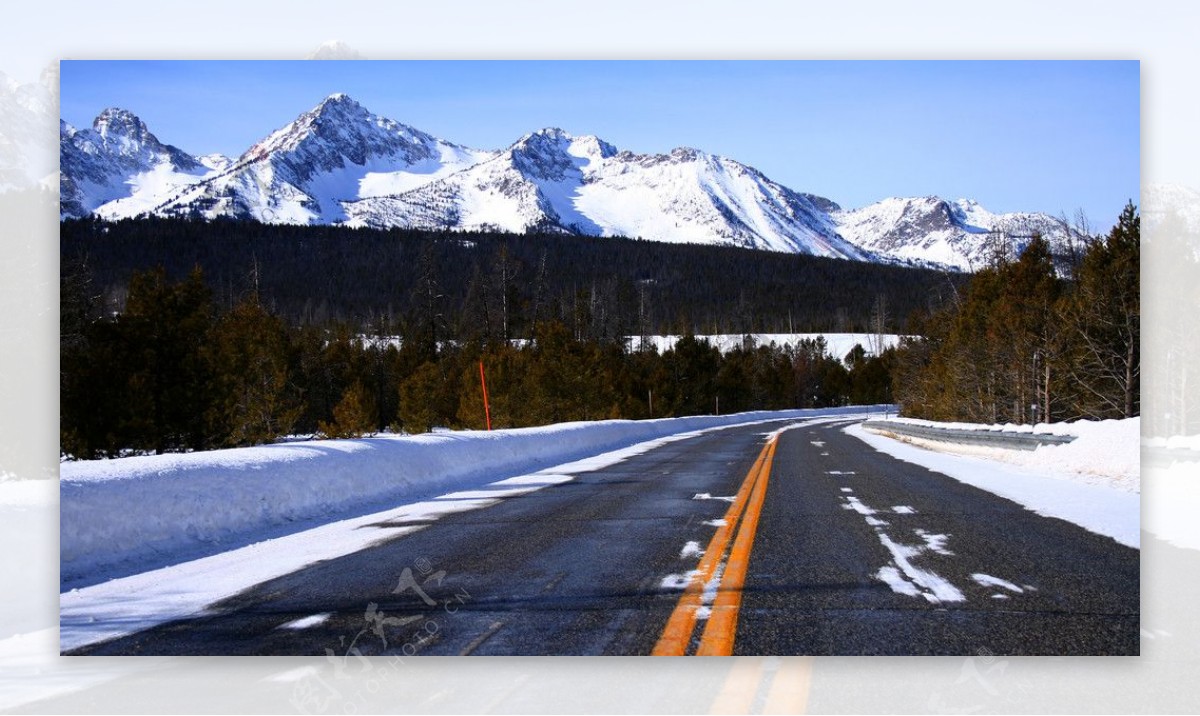 雪山公路风光图片