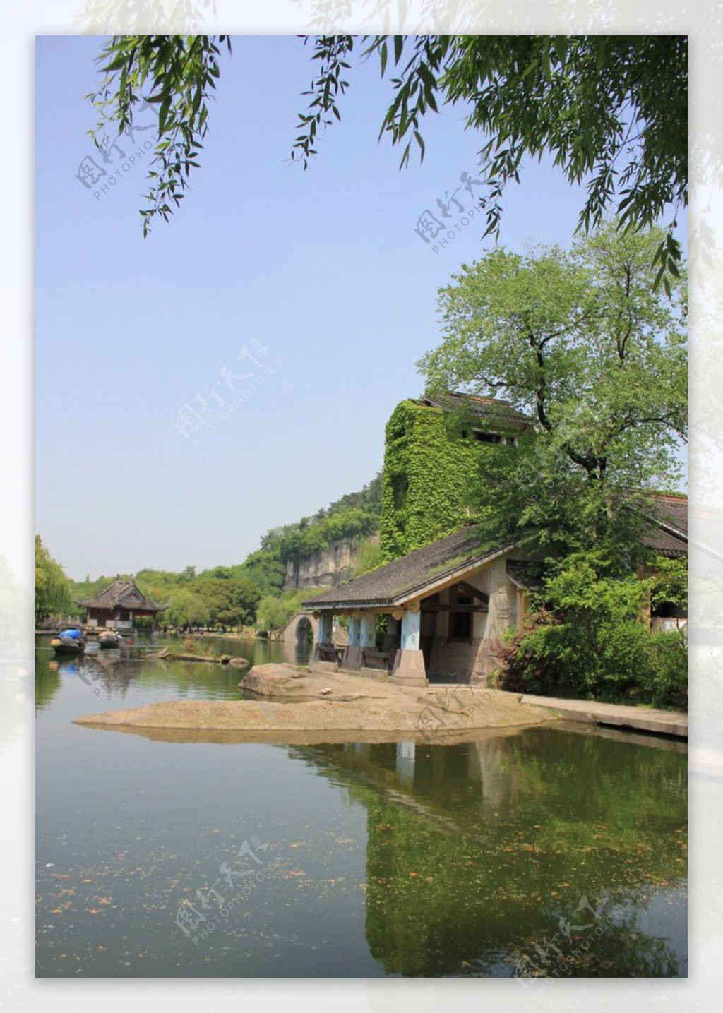 湖边小屋图片