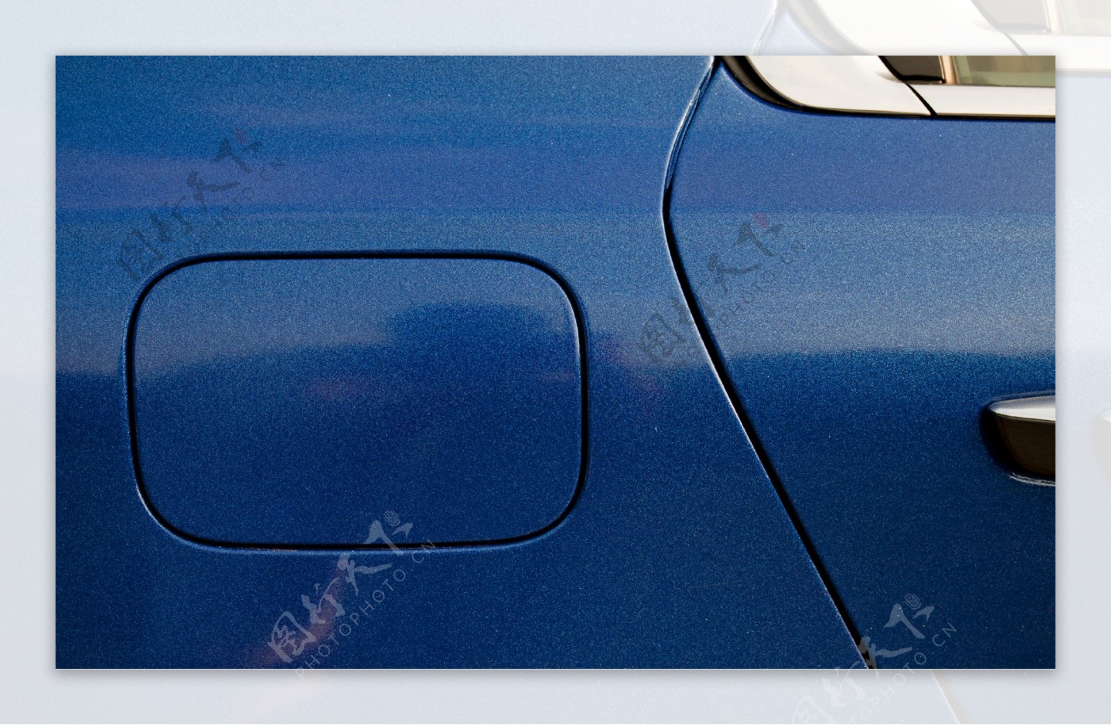 东风标致508汽车蓝色图片