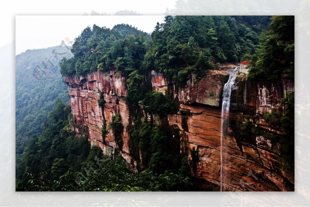 重庆四面山风景区土地神岩图片