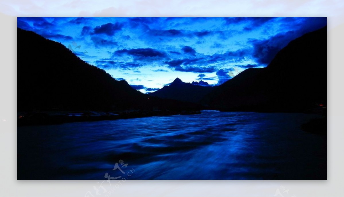 雅鲁藏布江夜景图片
