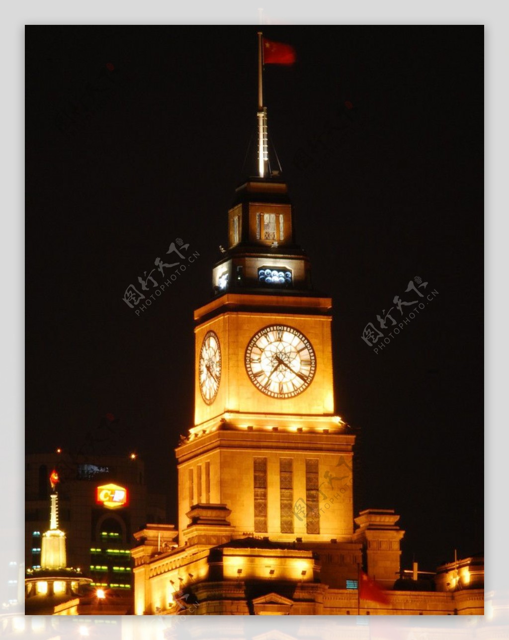 黄埔江边的钟楼夜色图片