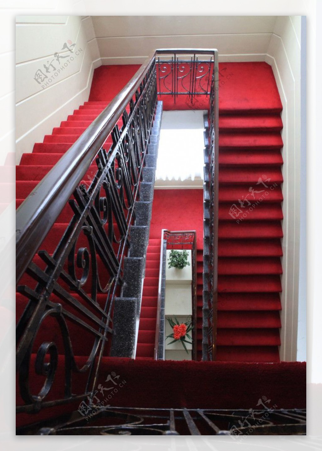 马迭尔饭店楼梯图片