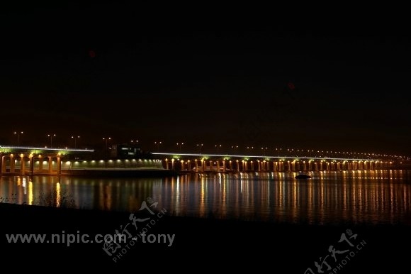 大桥夜色图片