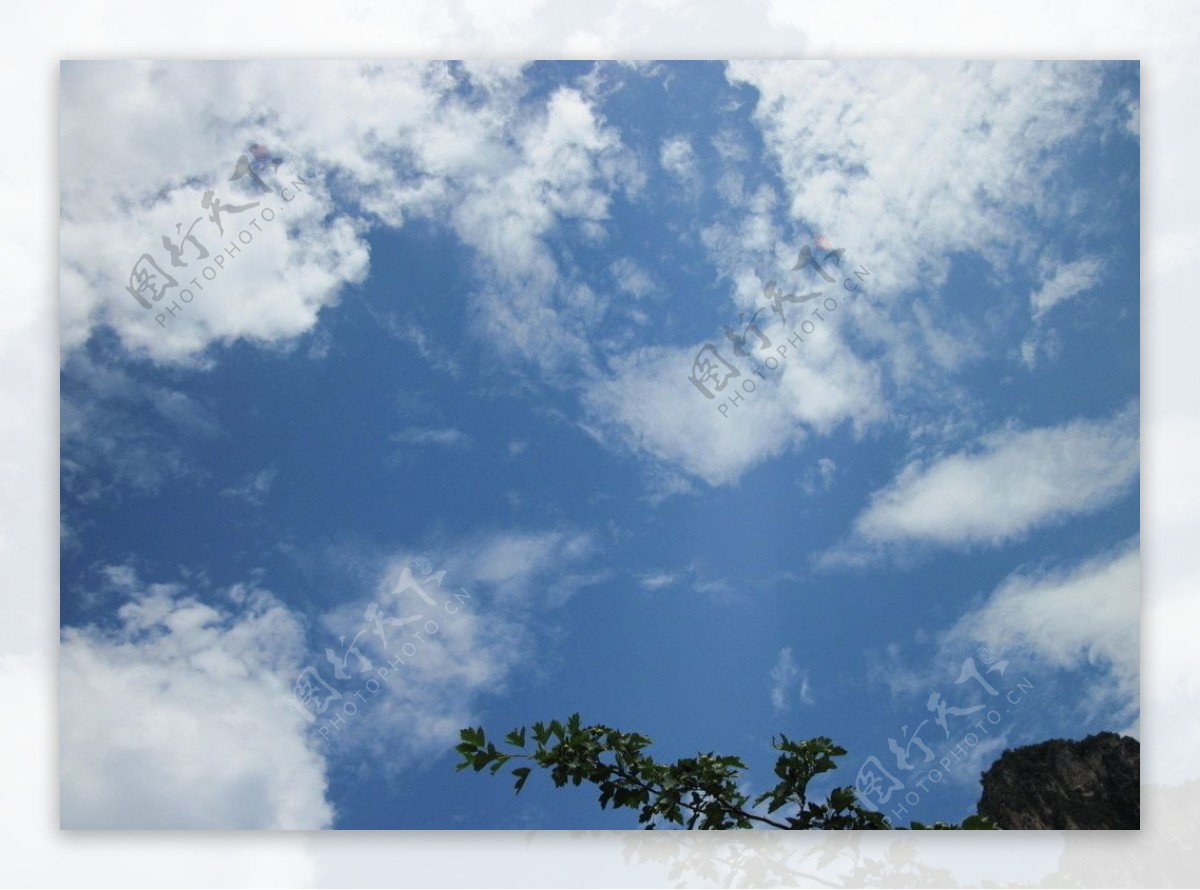太行山七月蓝天图片