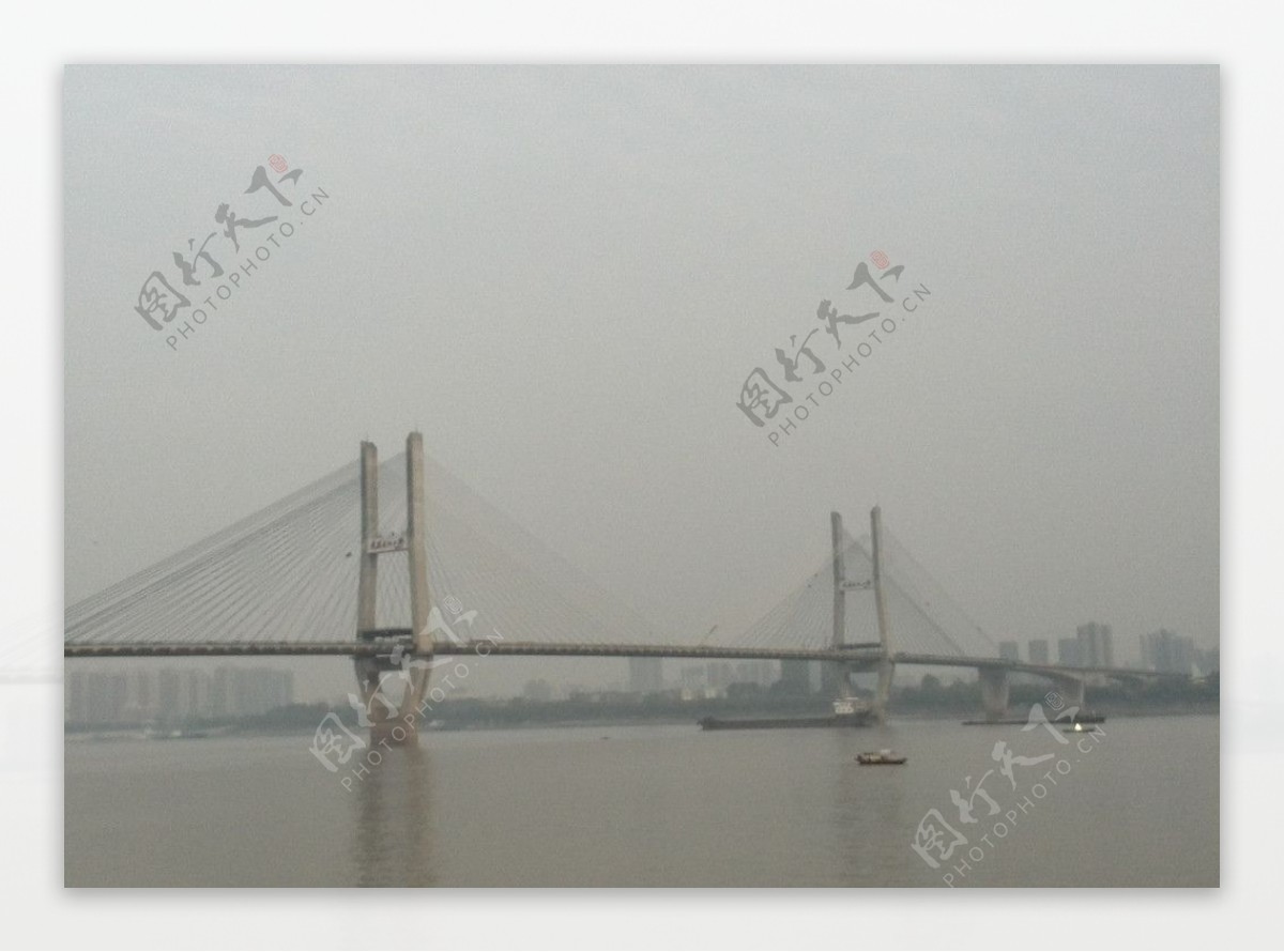 武汉江滩美景二桥图片