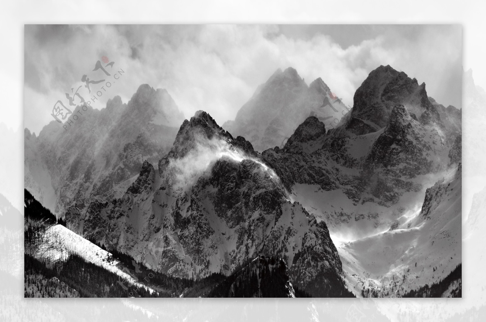 黑白连绵山脉图片