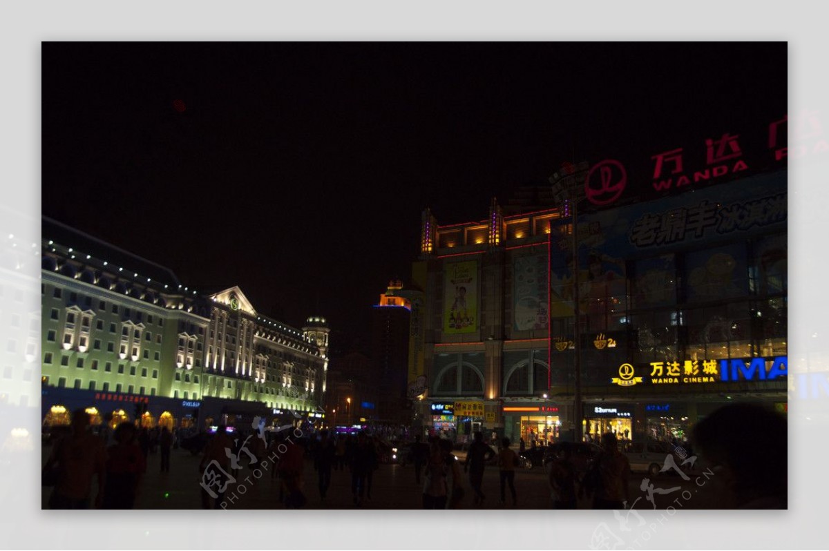 哈尔滨中央大街夜景图片