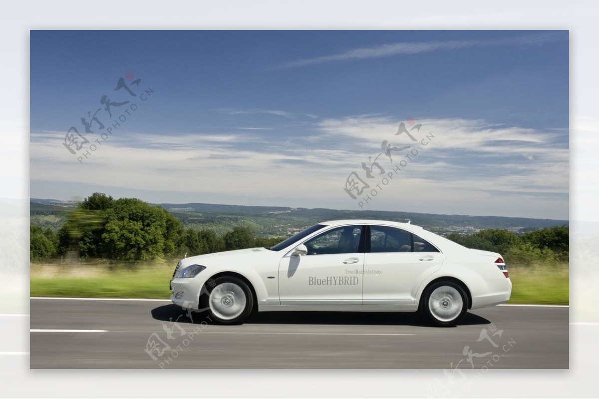 豪华梅赛德斯奔驰400白色轿车图片