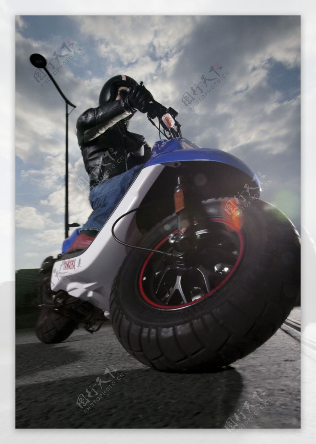 摩托赛车手高清图图片