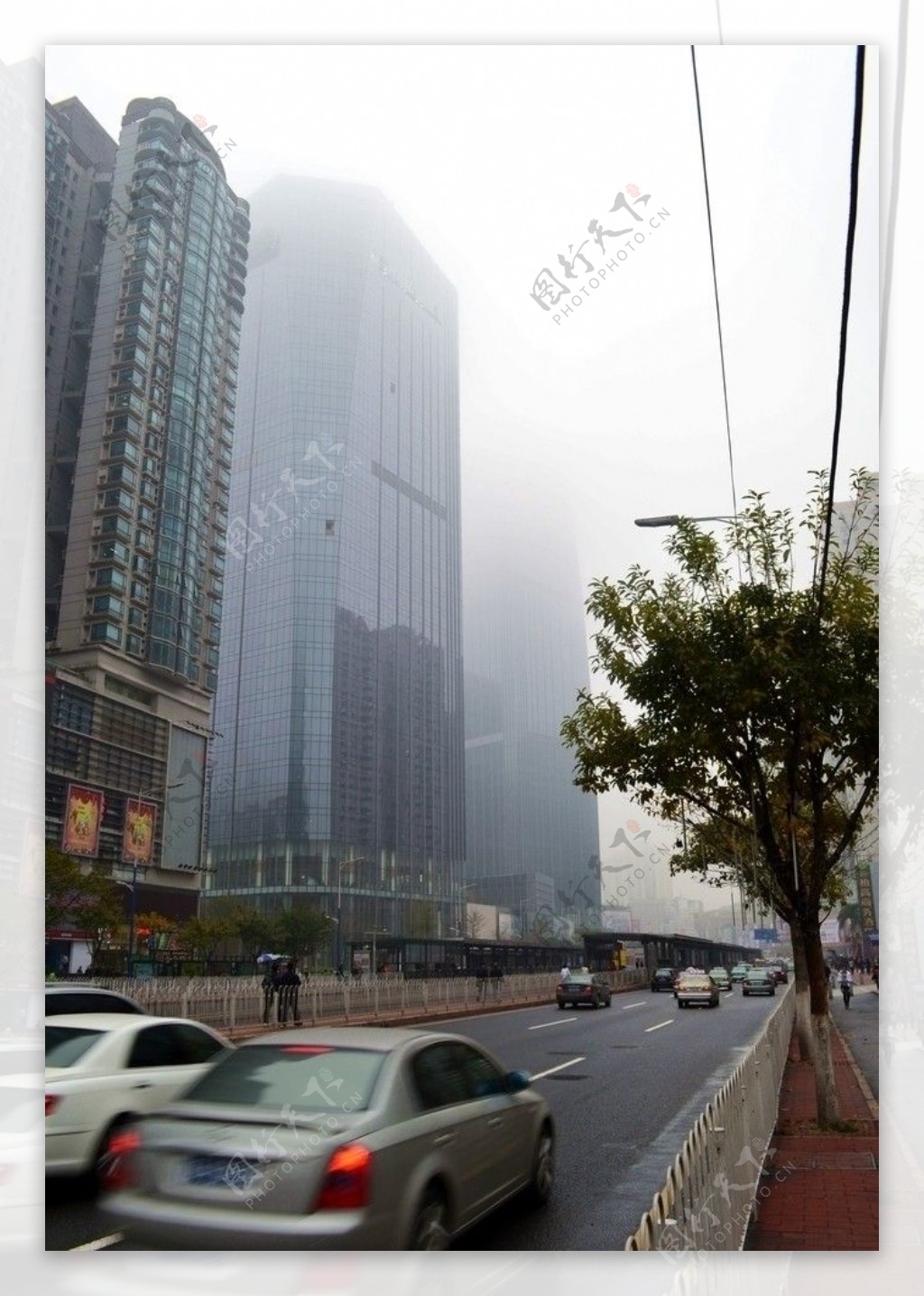 大雾中的广州天河图片
