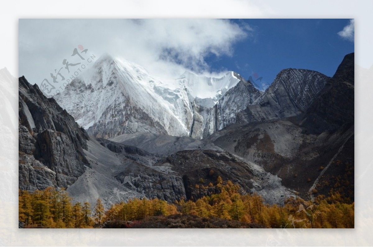 稻城亚丁雪山秋色图片