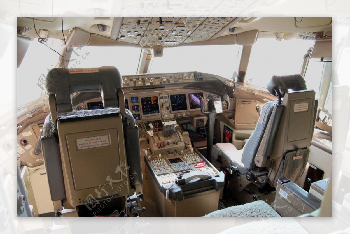 波音777驾驶舱图片