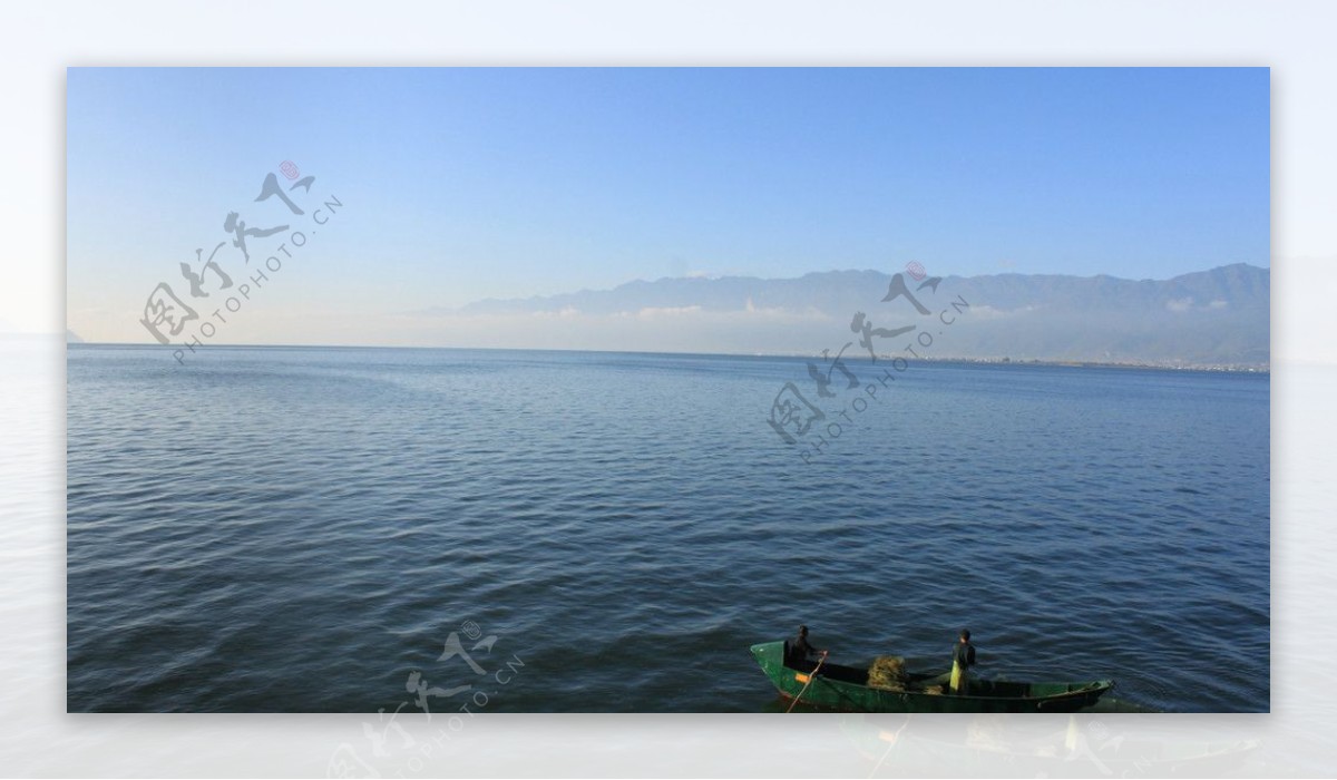 洱海晨渔图片