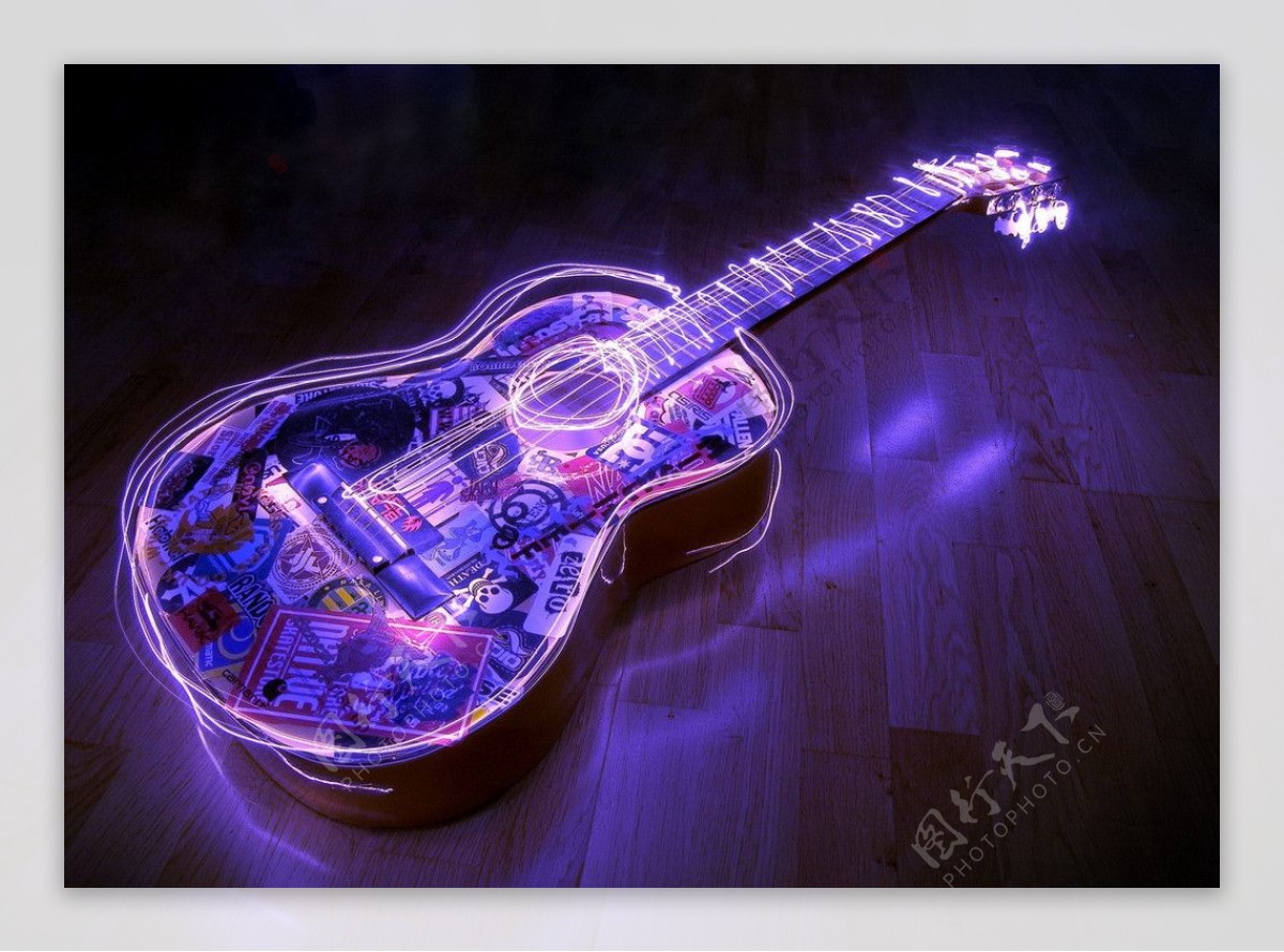 紫色吉他图片