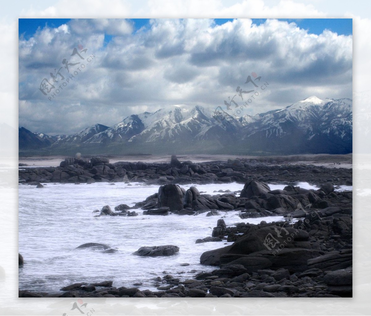 海岸雪山景色图片