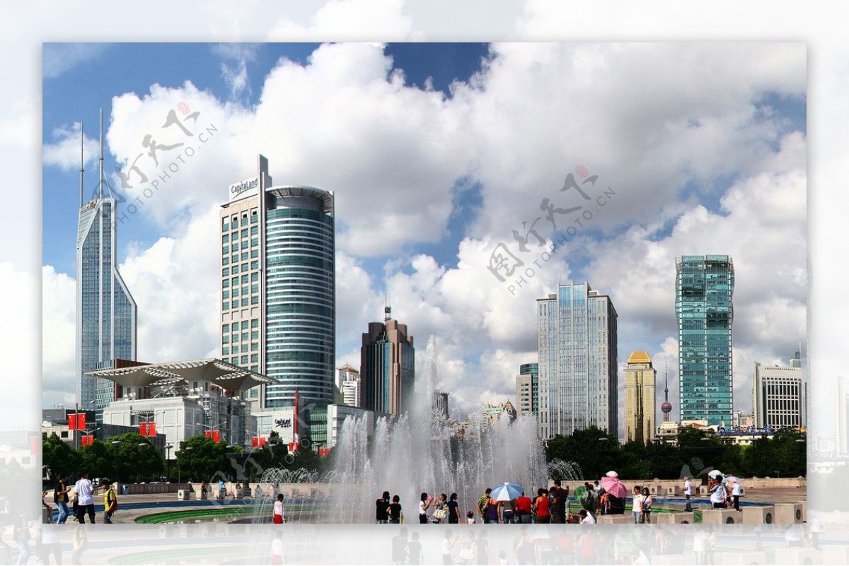 上海夏天的广场图片