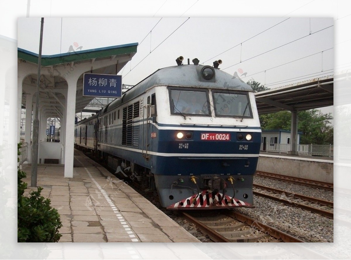 T34次列车停靠杨柳青站图片