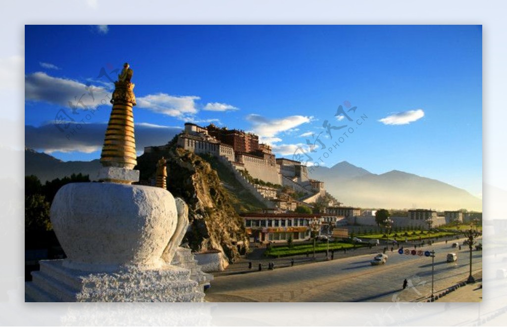 西藏布达拉宫蓝天白云图片