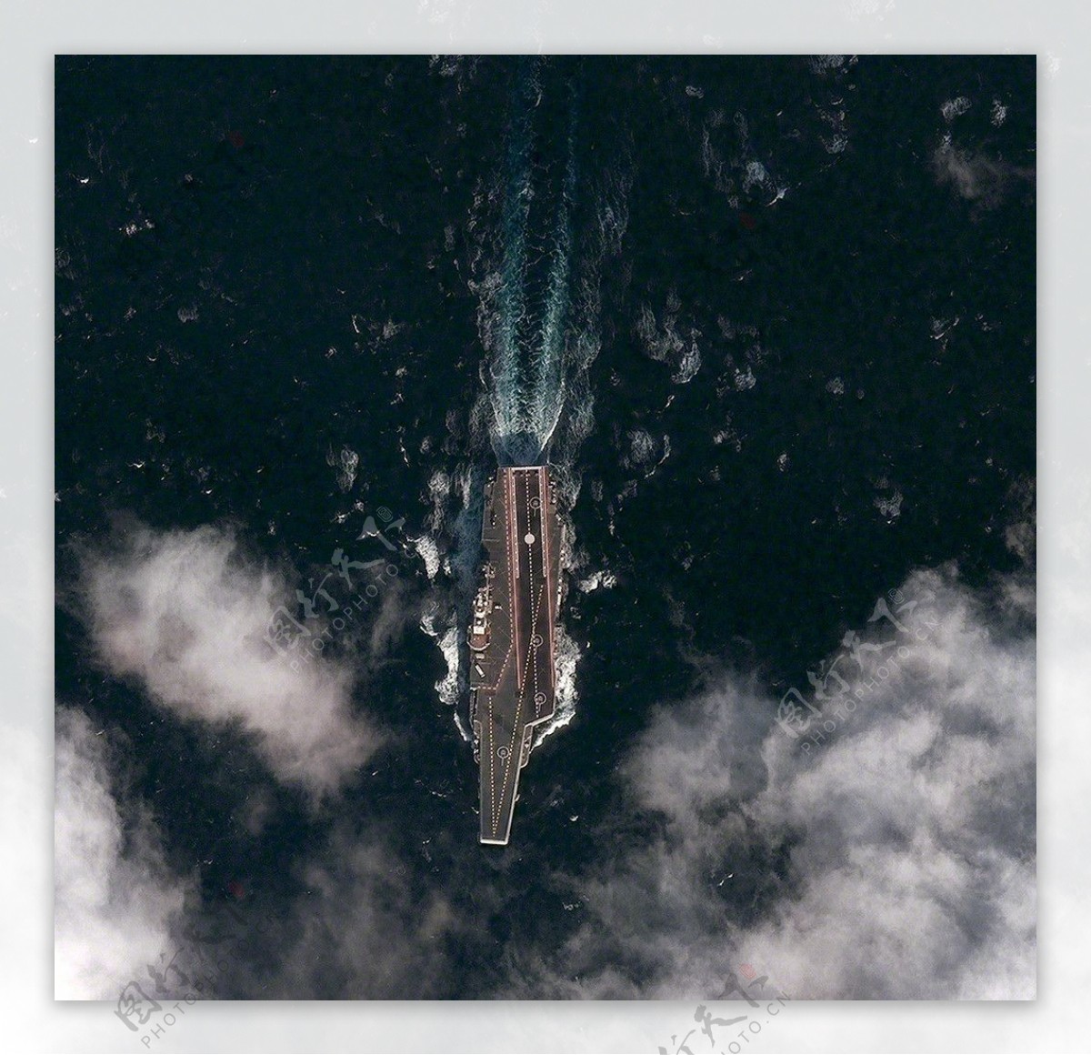 瓦良格号航空母舰图片