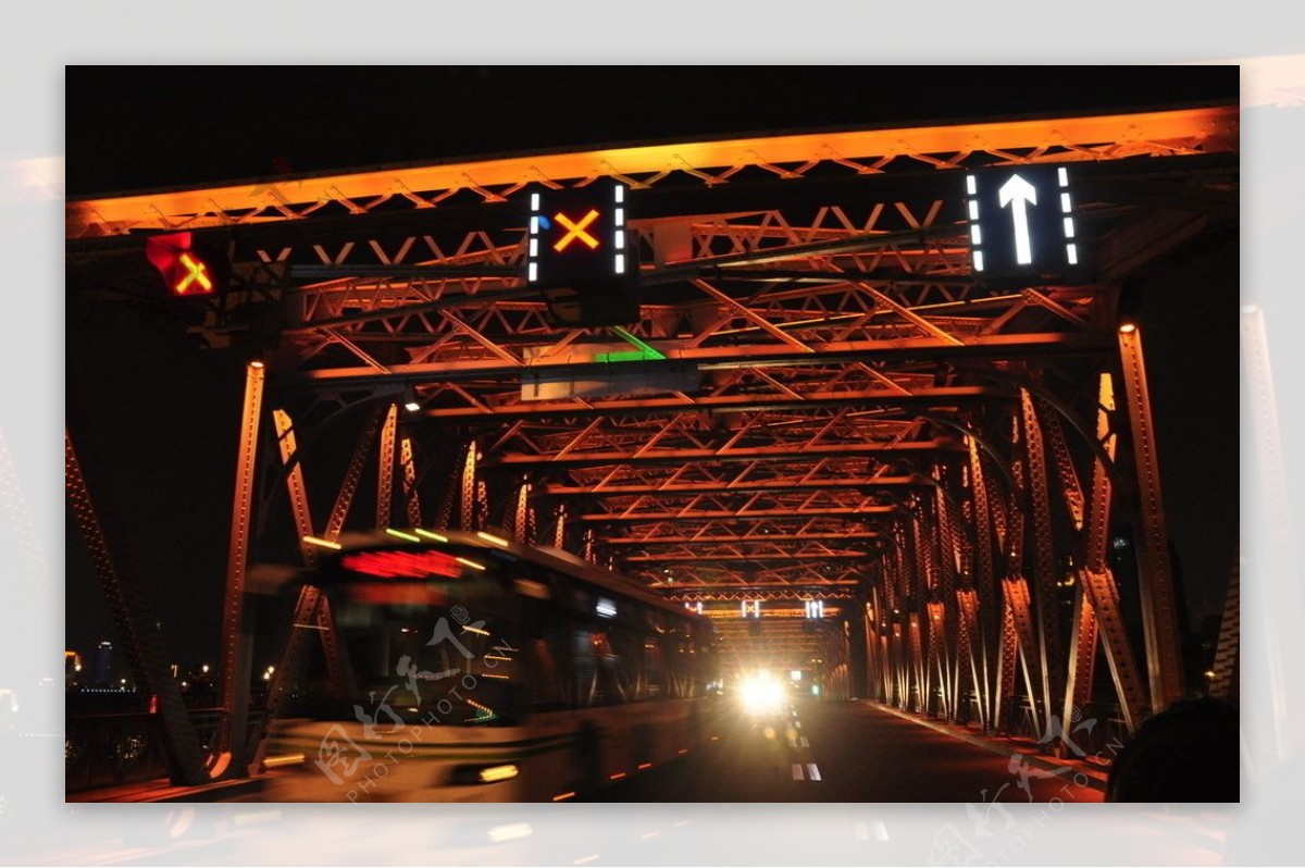夜白渡桥图片