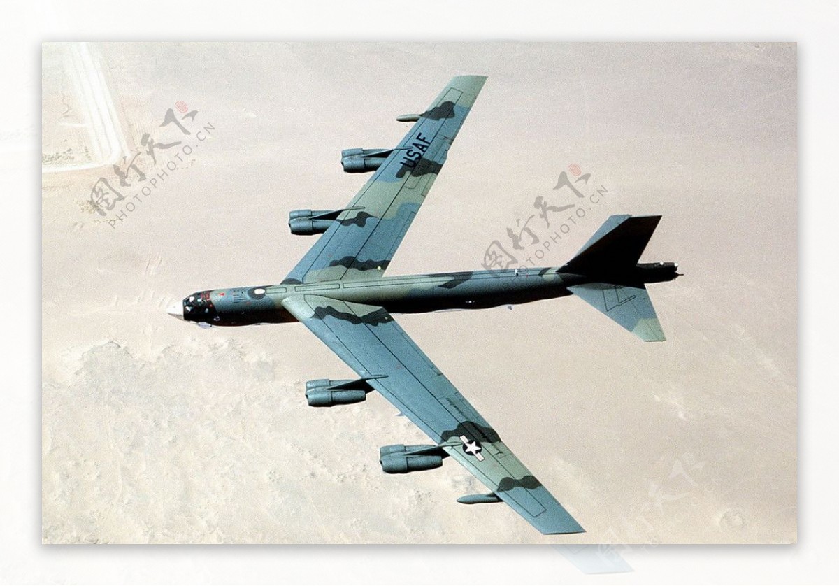 B52轰炸机图片