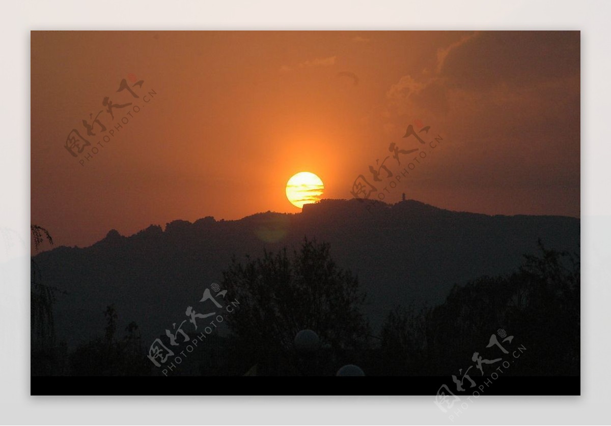 日落西山图片