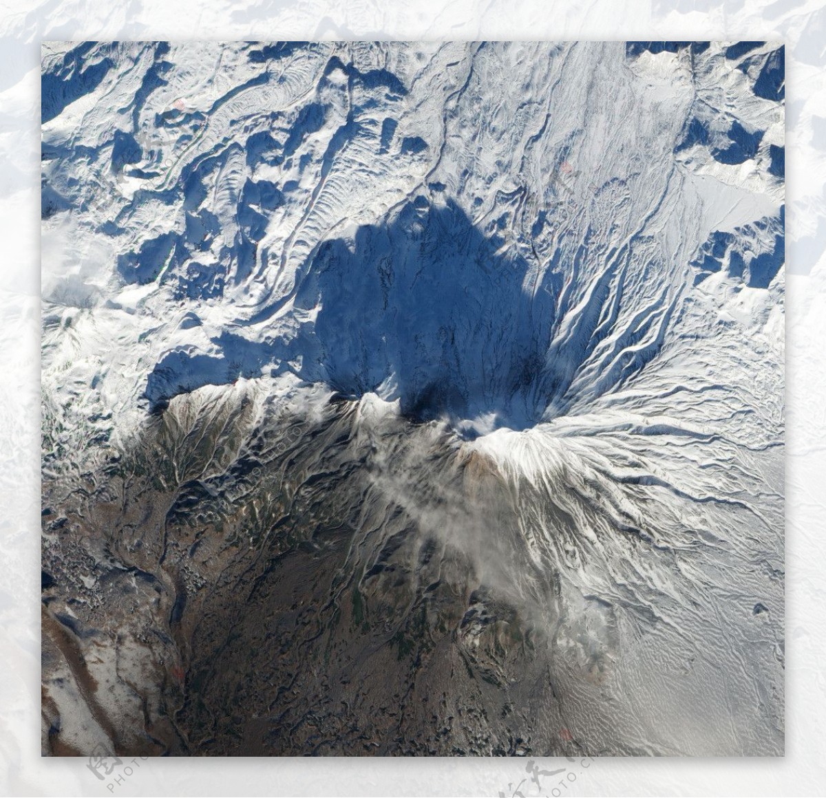 茹帕诺夫斯基火山图片