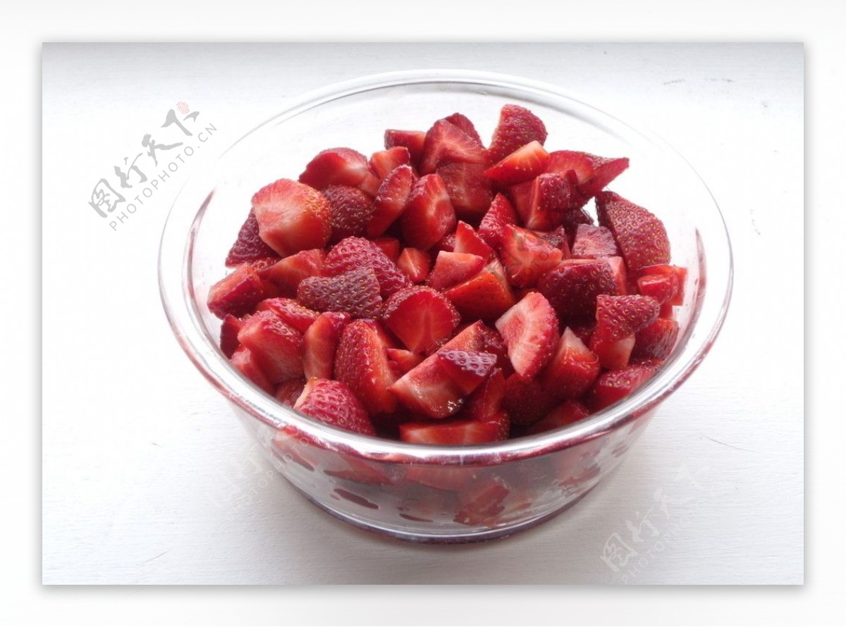草莓士多啤梨切片水果生果玻璃盘玻璃红图片