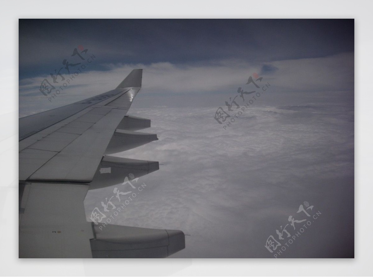 机翼和云图片