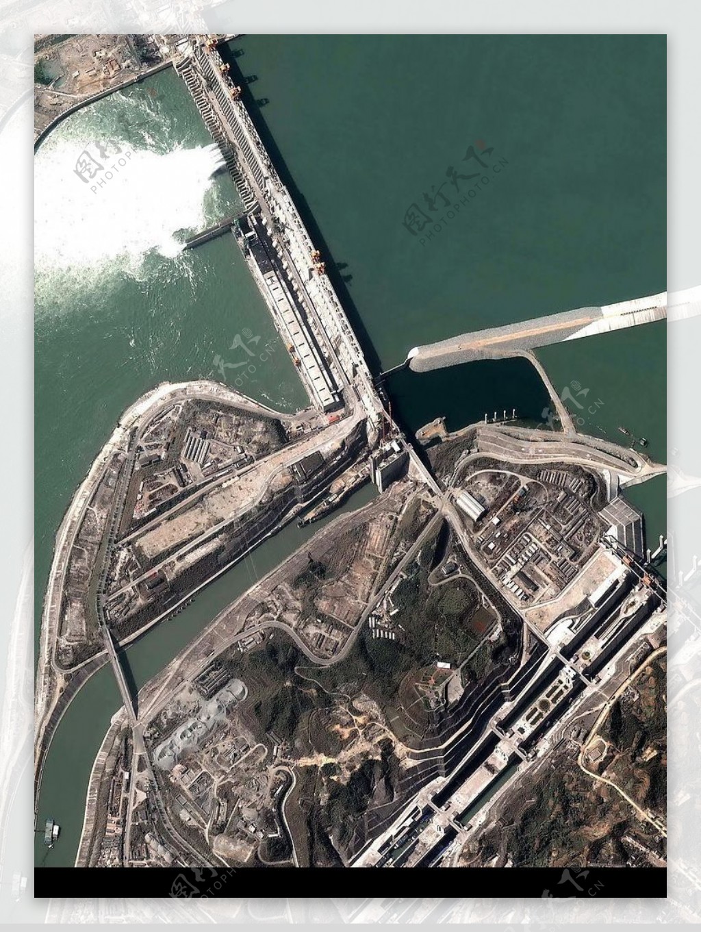 鸟瞰三峡大坝图片