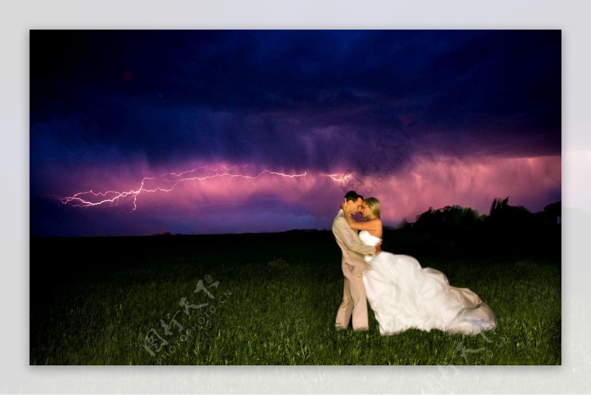 天空见证婚纱结婚图片