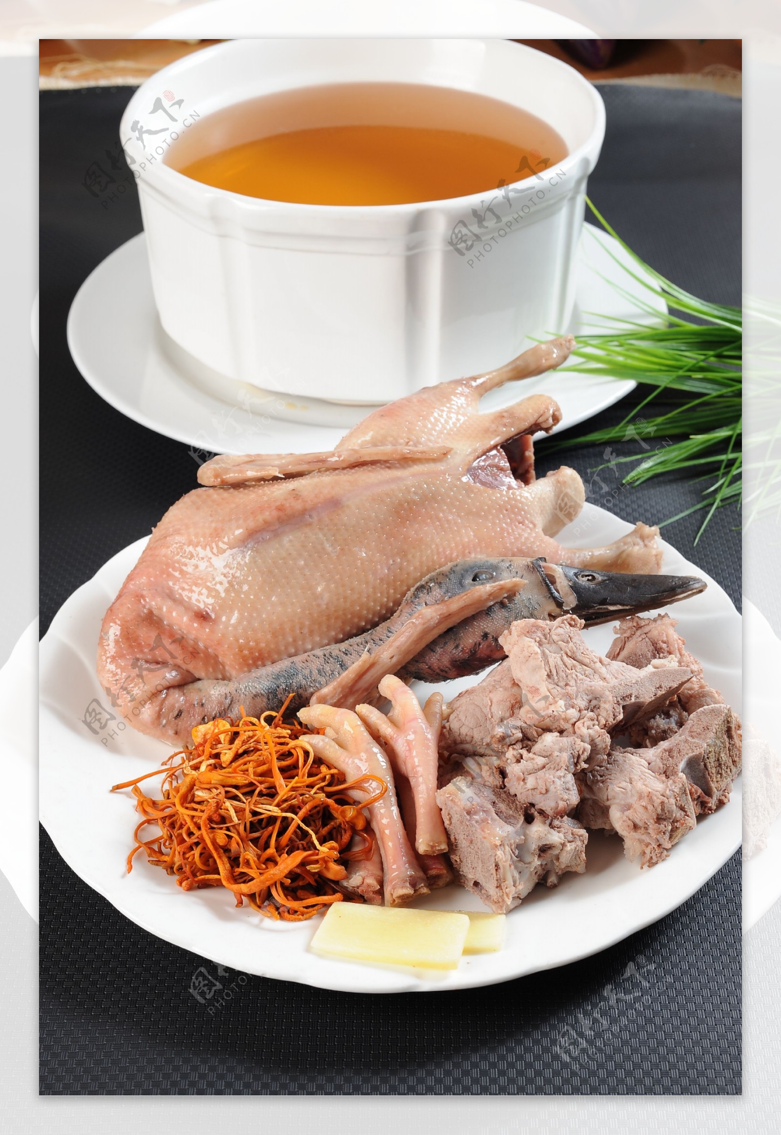 老鸭汤这样做太鲜美了，肉质软烂，营养滋补，暖胃又好喝_哔哩哔哩_bilibili