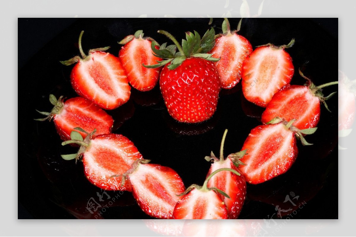 草莓心形蛋糕图片素材-编号15628514-图行天下