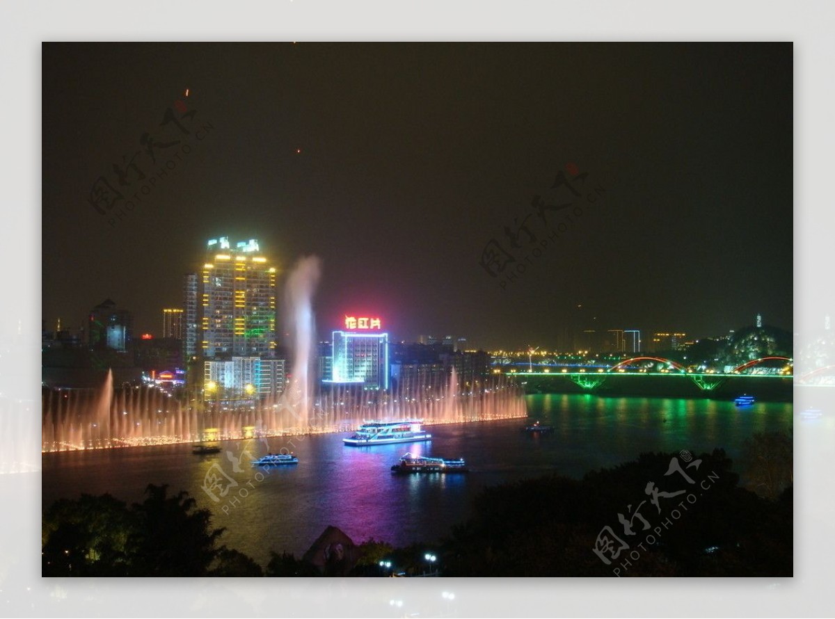 柳州夜景之江上喷泉图片