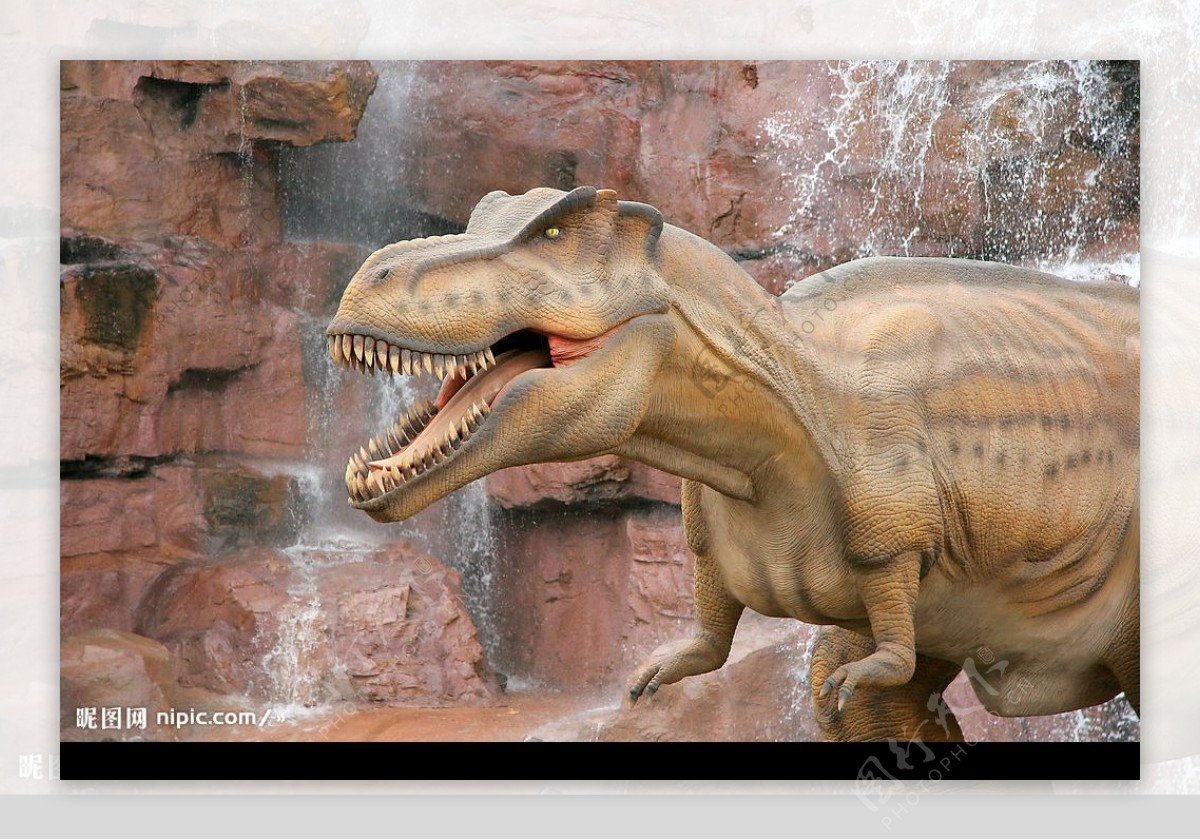 世界恐龙谷的侏罗纪大瀑布图片