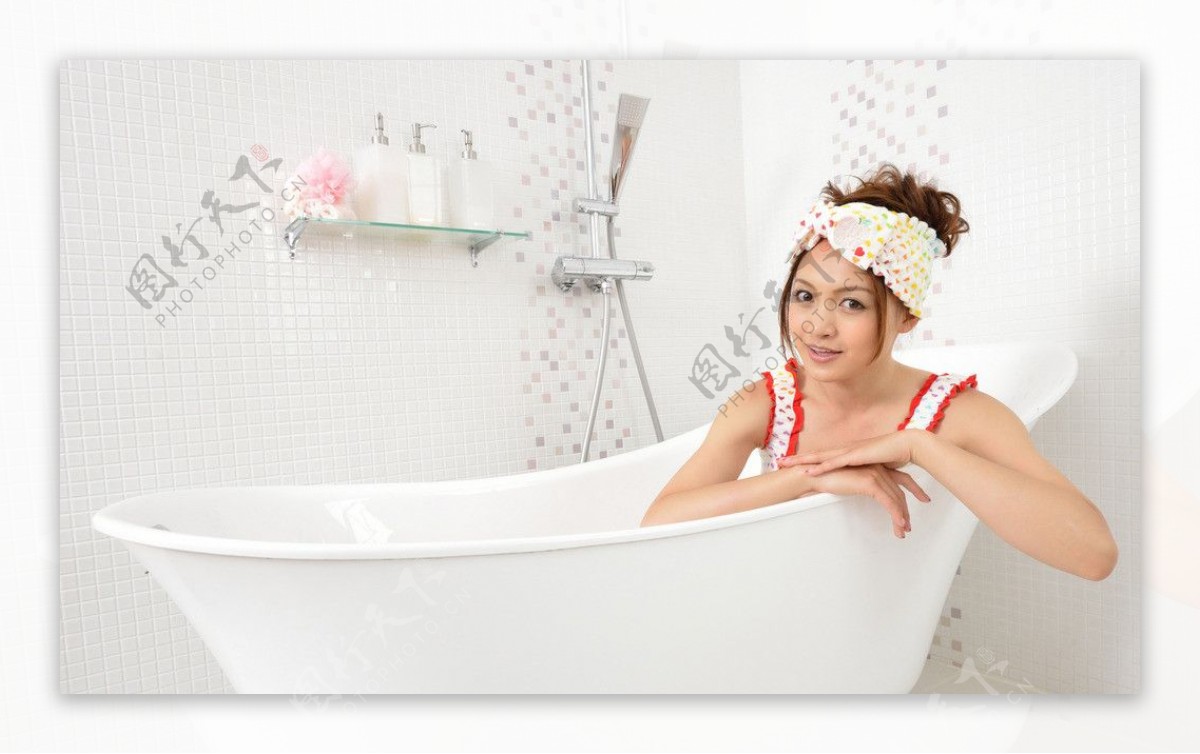 浴缸美女图片
