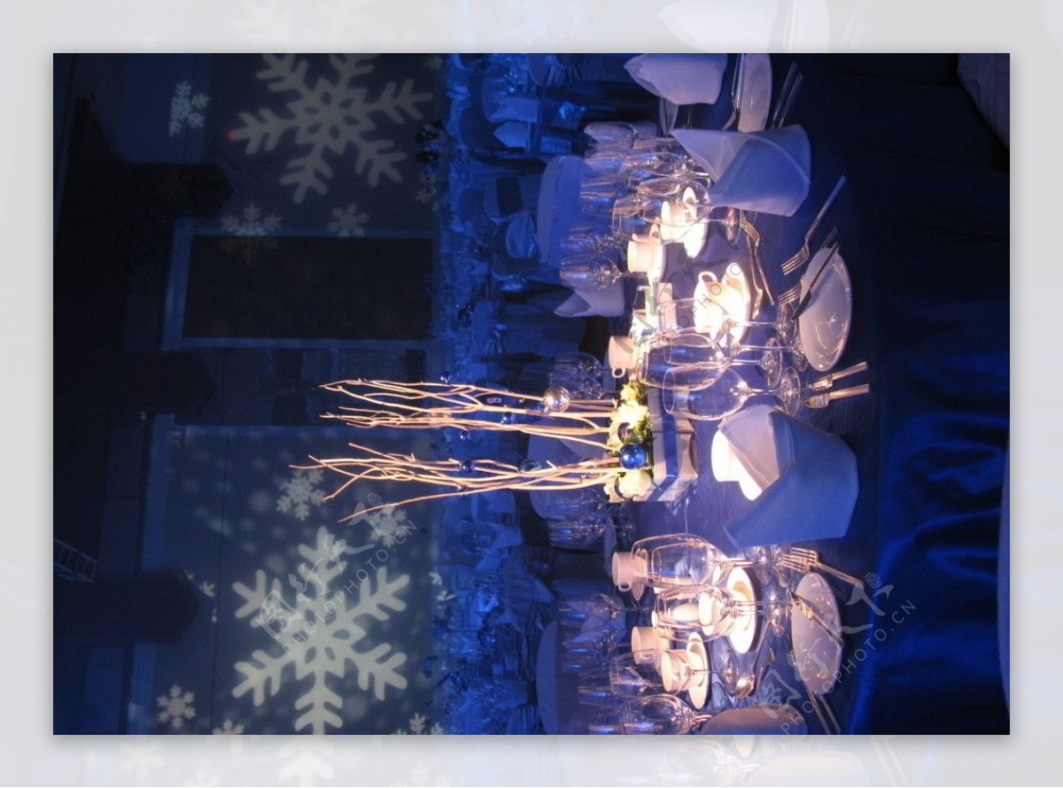酒店桌子桌花华艺布衣灯光舞台晚会晚宴中餐西餐咖啡杯子折巾圣诞图片