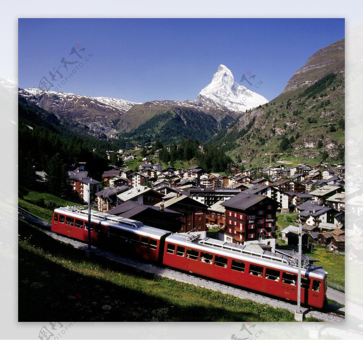 瑞士策马特阿尔卑斯山山谷小镇图片