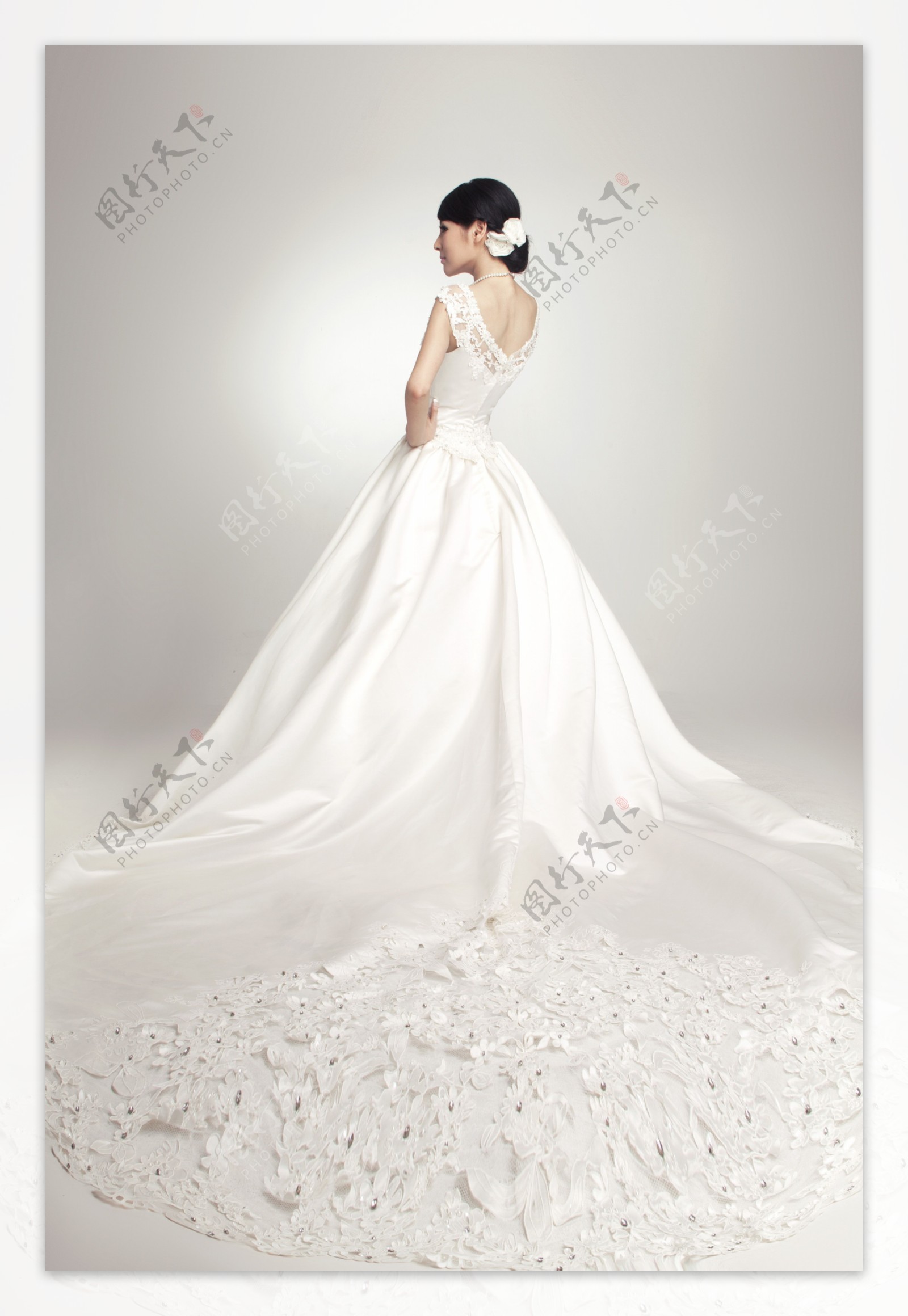 白色婚纱图片