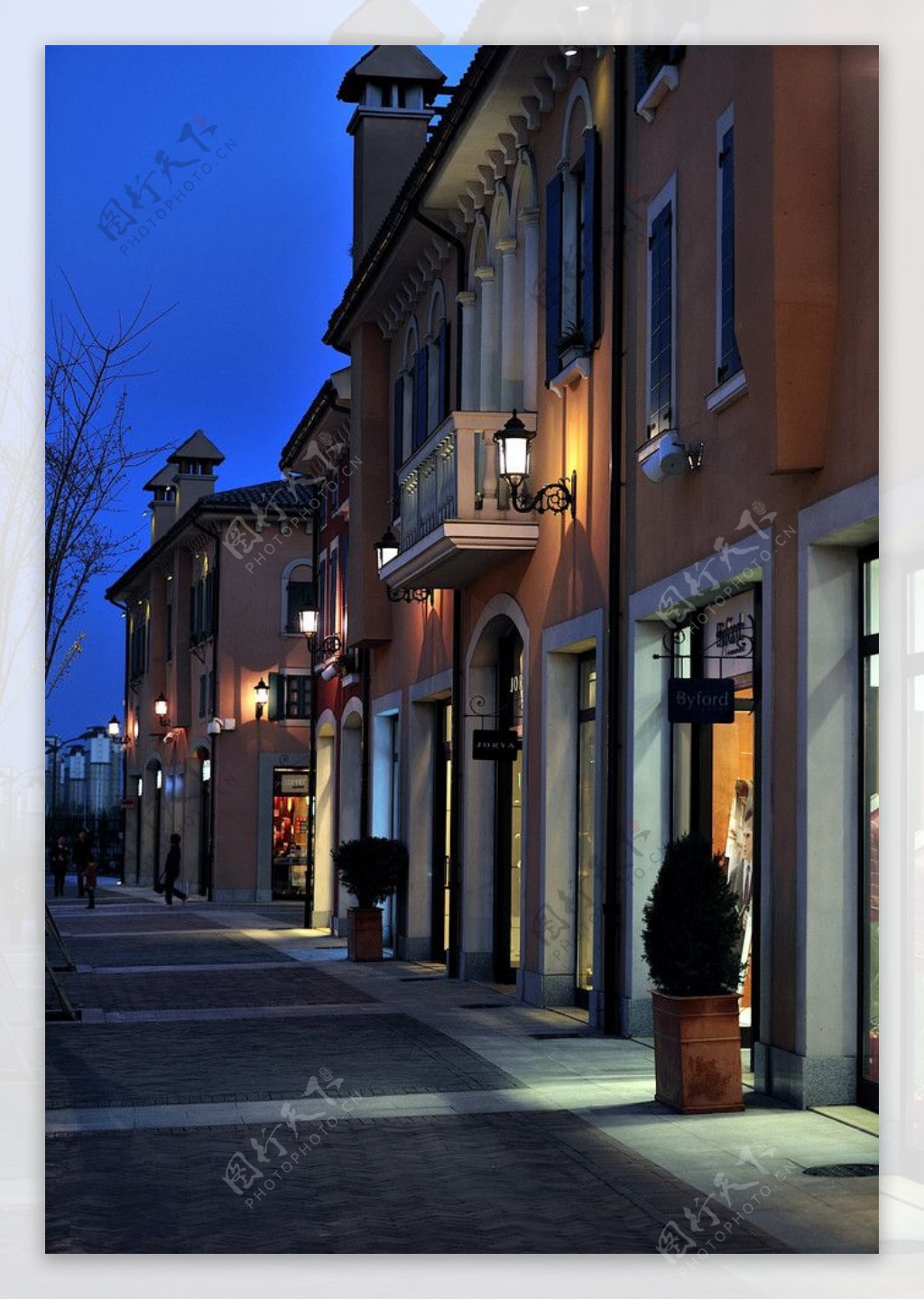 佛罗伦萨小镇街头夜景图片
