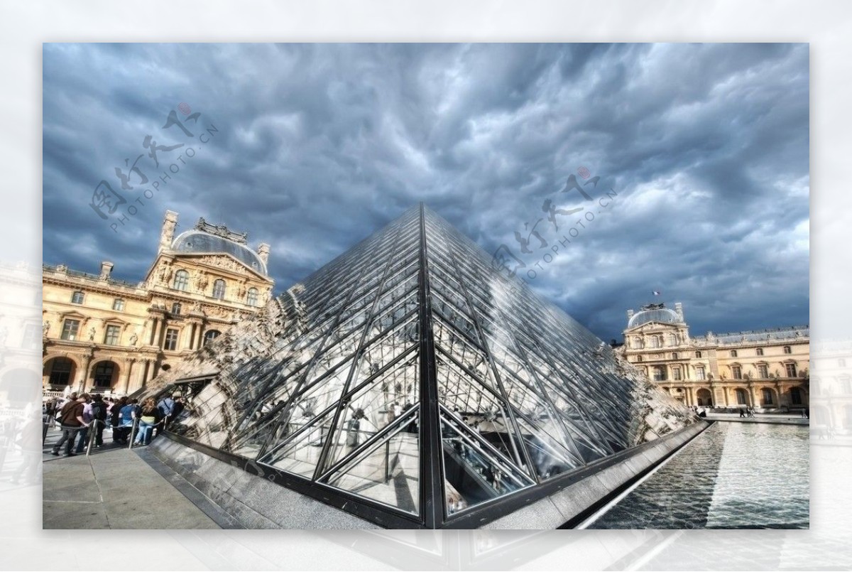 巴黎卢浮宫图片