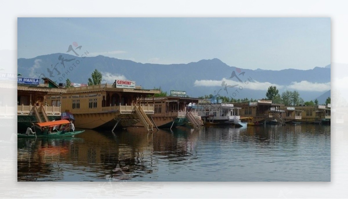 印度达拉克达尔湖如画舫船屋图片