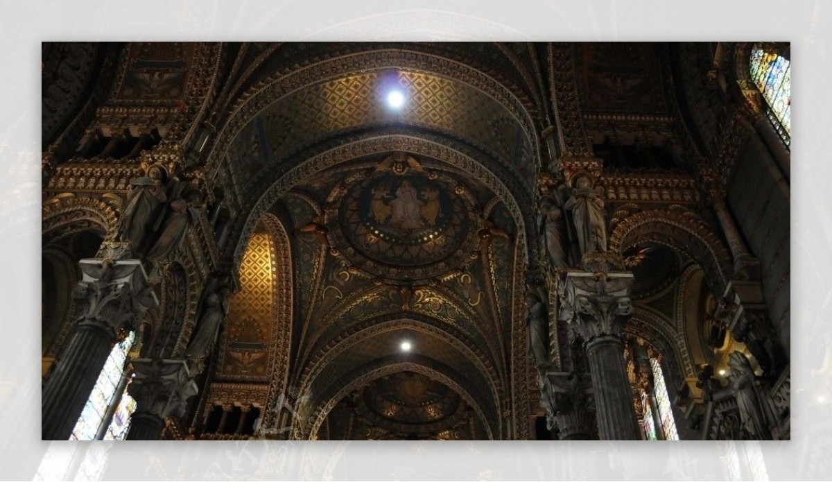 法国里昂圣母教堂内景图片