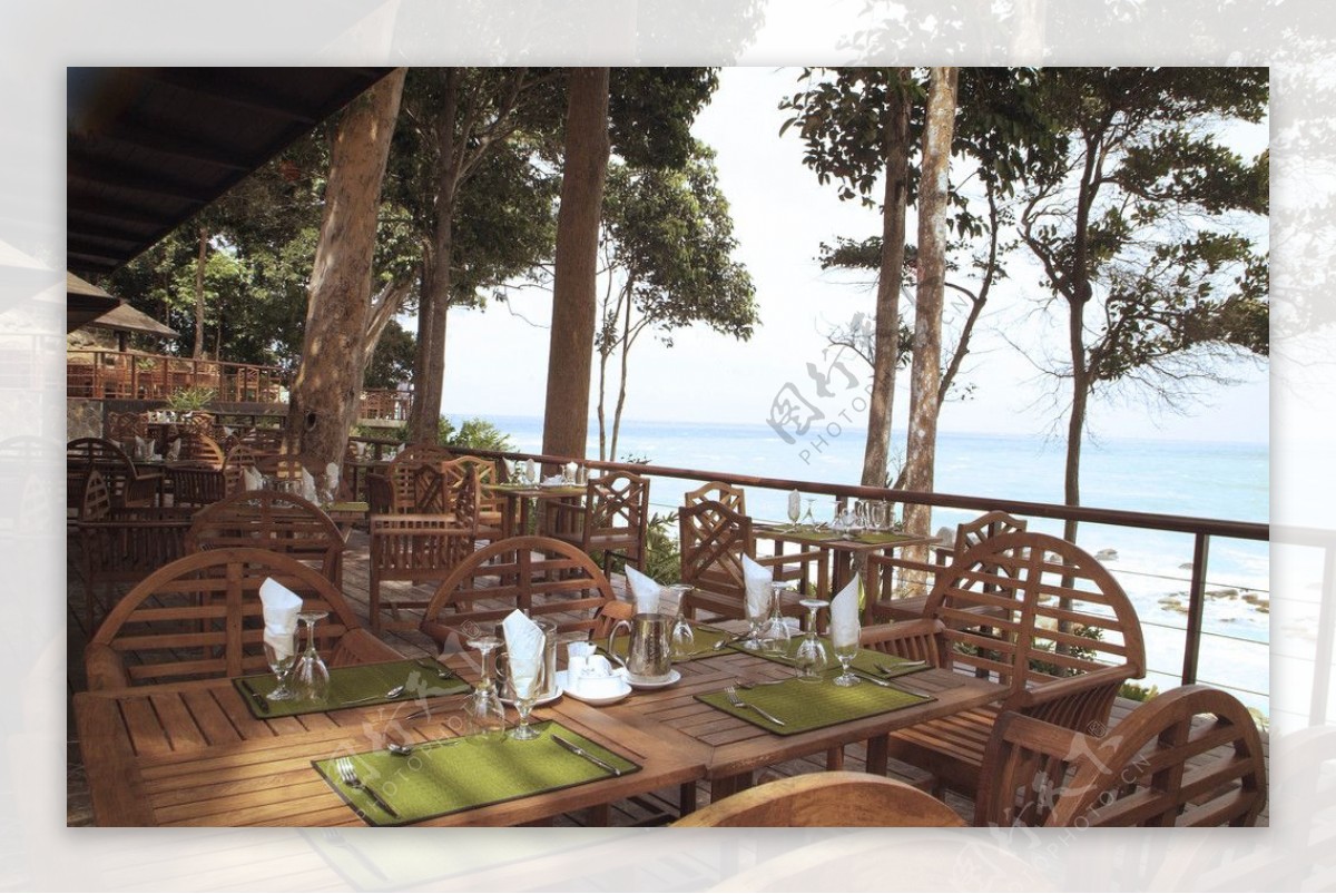 印尼民丹岛度假村海边酒吧图片