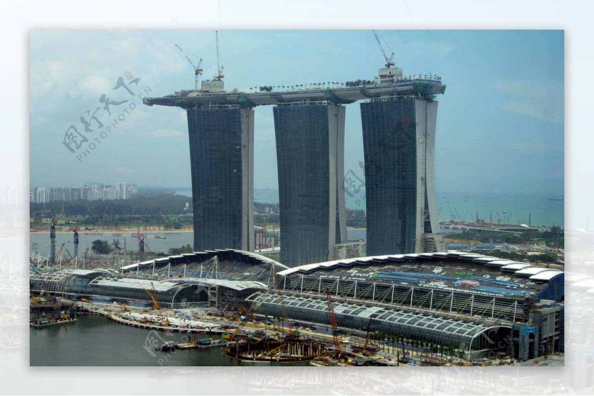 新加坡滨海湾拔地而起的高楼图片